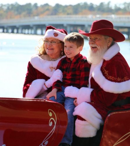 Holiday at the Harbor