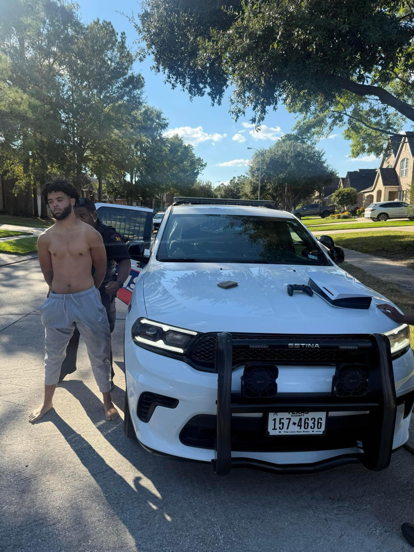 HAPPENING NOW: CONSTABLES NAB ROBBERY SUSPECT!